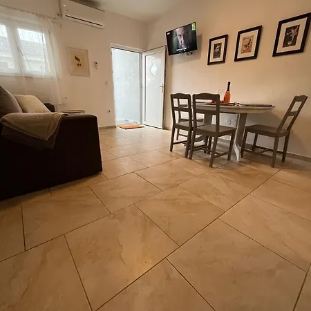 Apartment Fishers *