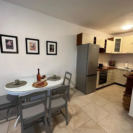 Fishers Apartment *